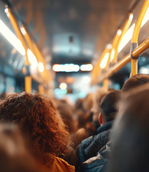 Mezzo di trasporto pubblico in servizio urbano a rappresentazione del settore di applicazione della mobilità e del trasporto persone